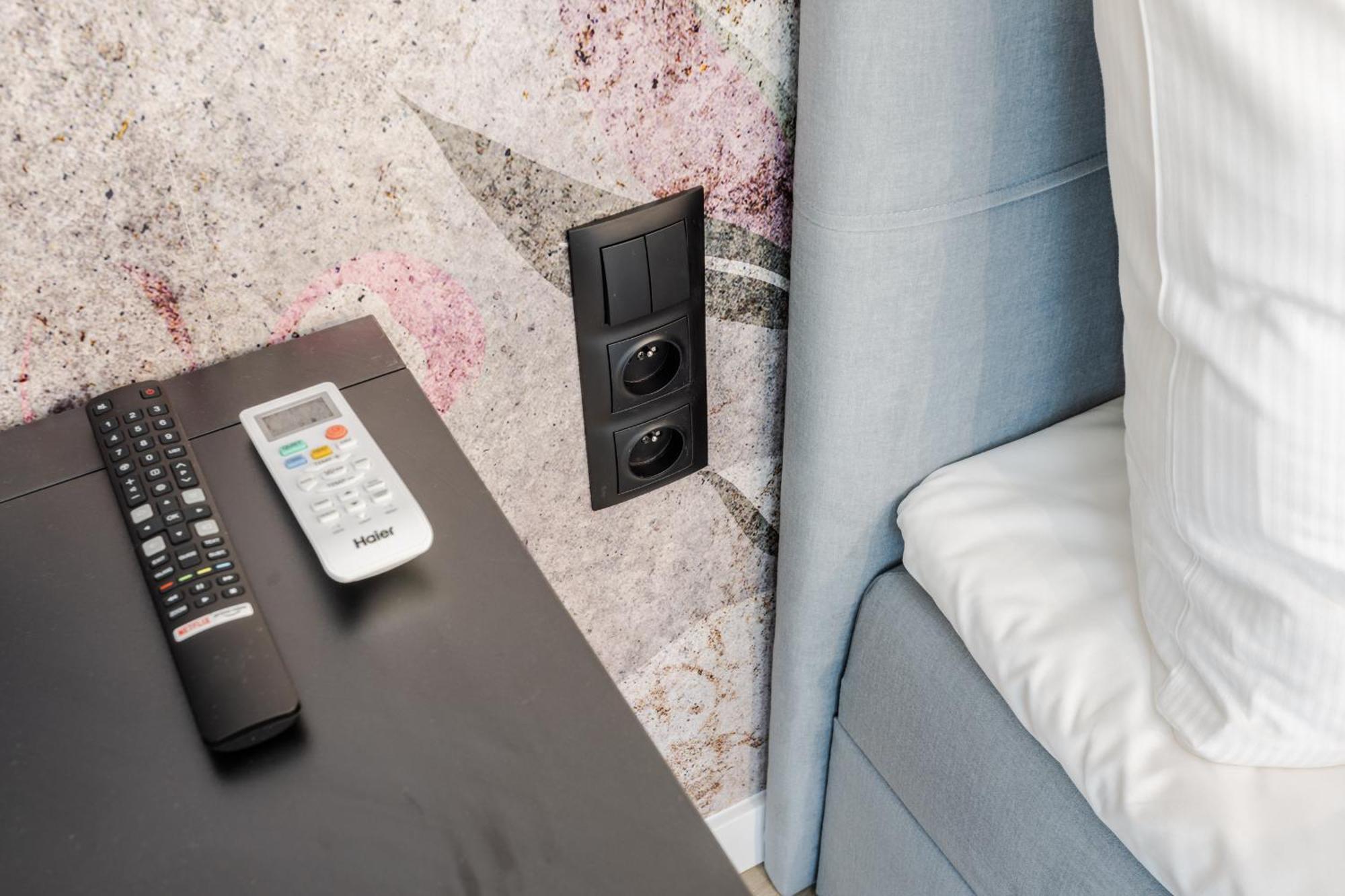 Stylowe Studio Very Berry W Poznaniu Z Parkingiem I Balkonem By Noclegi Renters Bagian luar foto