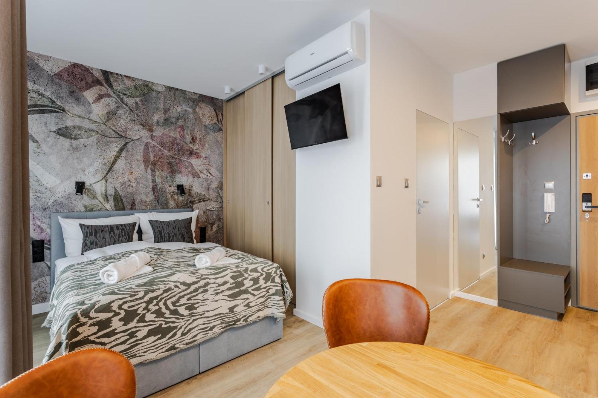 Stylowe Studio Very Berry W Poznaniu Z Parkingiem I Balkonem By Noclegi Renters Bagian luar foto