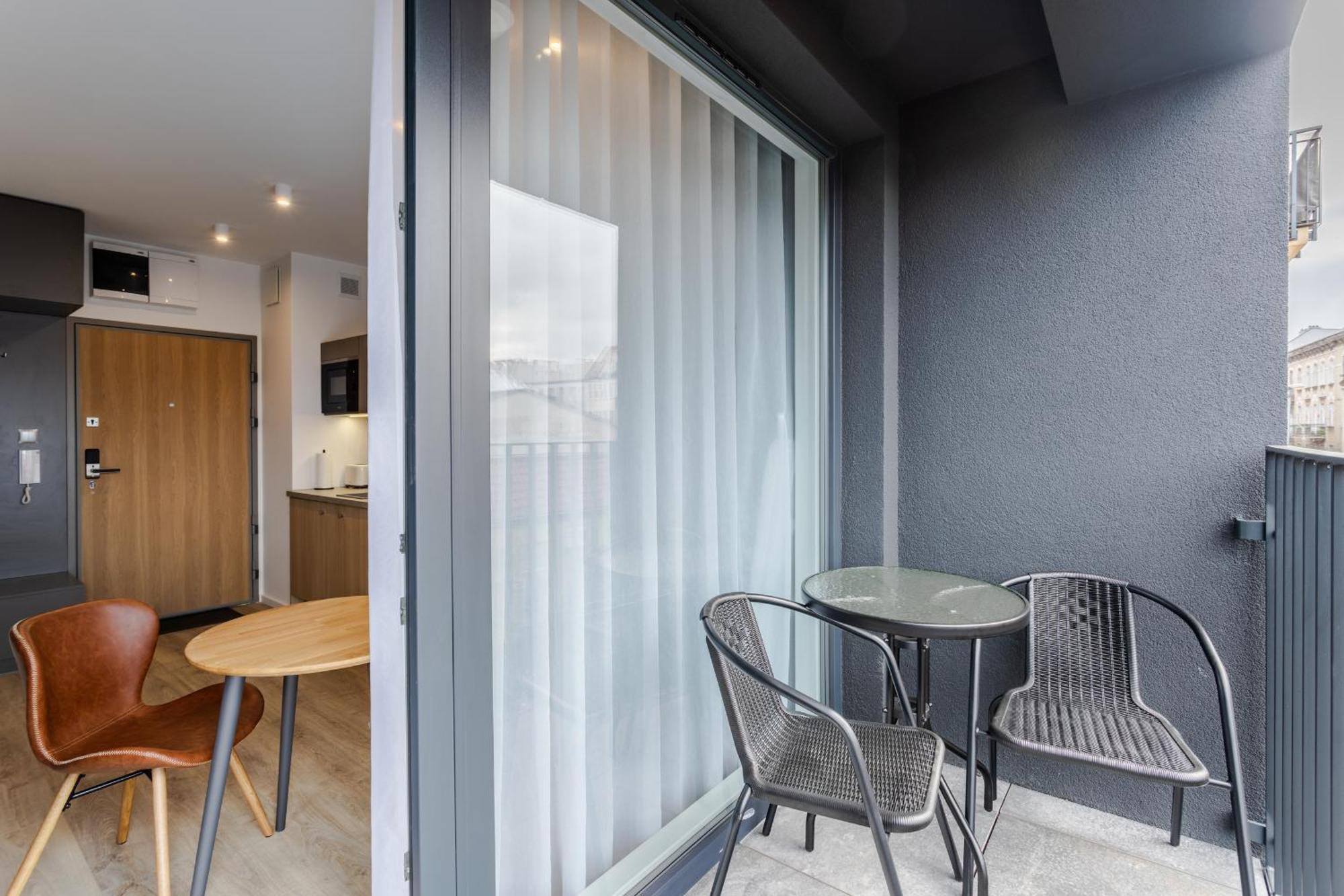 Stylowe Studio Very Berry W Poznaniu Z Parkingiem I Balkonem By Noclegi Renters Bagian luar foto
